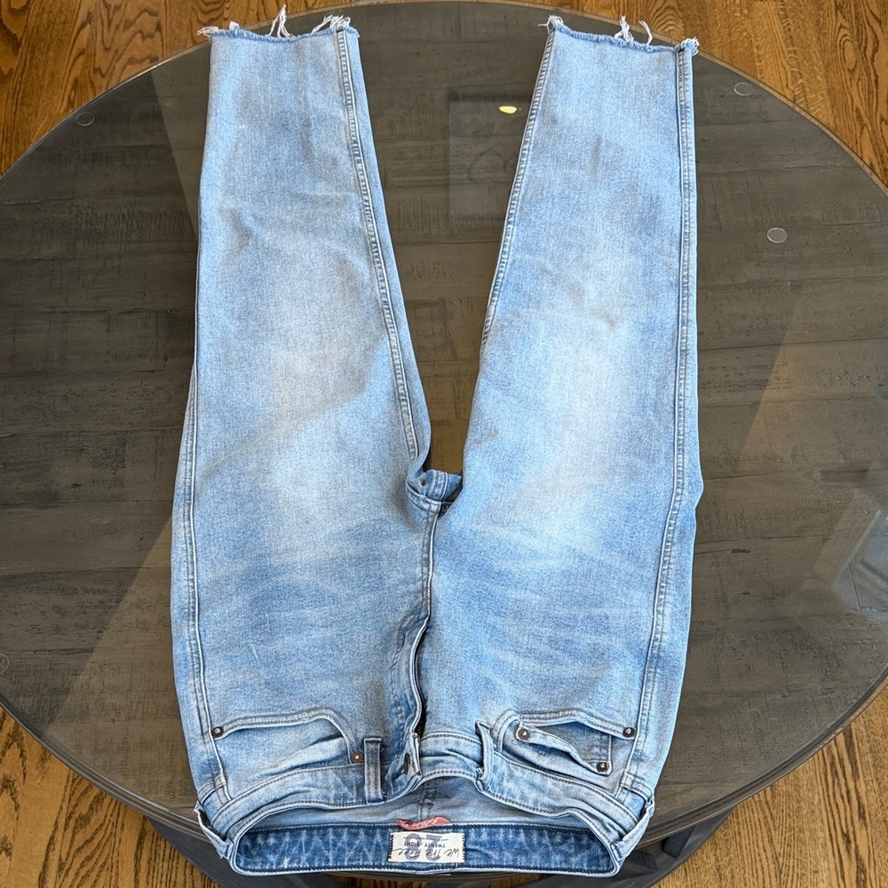 We The Free Light Blue Frayed Hem Cropped Jeans Curvy Size 28. Womens. Stretch - Picture 7 of 8